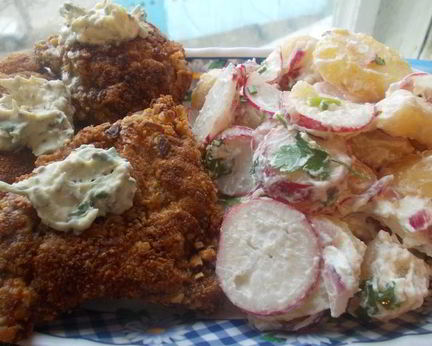 Венские ореховые шницели со сливочным картофельным салатом