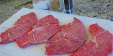 говяжий стейк с молочной подливой