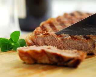 Говяжьи стейки в мандариновом маринаде