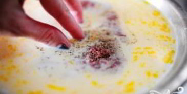 куриный стейк с соусом