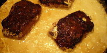 перечный раундрамб-стейк с грилованными овощами