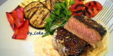 перечный раундрамб-стейк с грилованными овощами