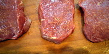 перечный раундрамб-стейк с грилованными овощами