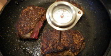 перечный раундрамб-стейк с грилованными овощами