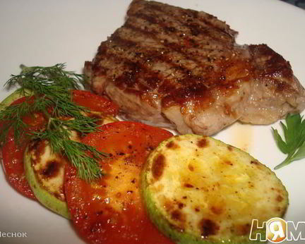 Рибай стейк с овощами гриль