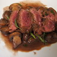 Рецепт Стейка из говядины с грибным соусом