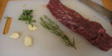 стейк из говядины с грибным соусом