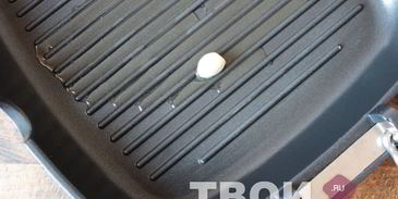 стейк из свинины на сковороде