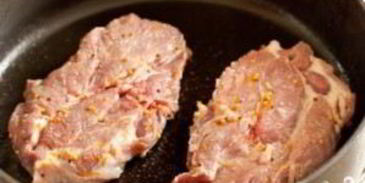 стейк из свинины с апельсиново-горчичным соусом