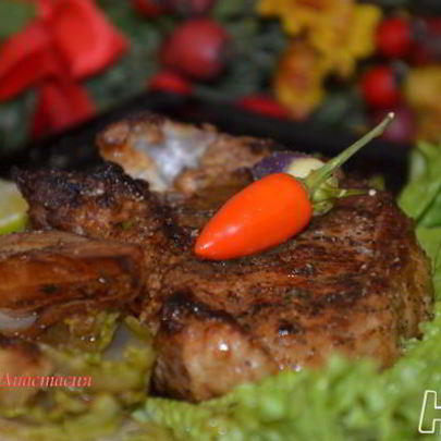 Стейк из свинины с цикорием