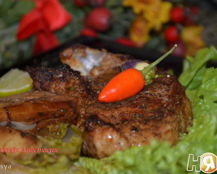 Стейк из свинины с цикорием