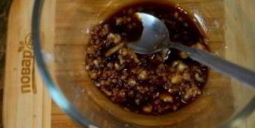 стейк лосося, запеченный с помидорами черри