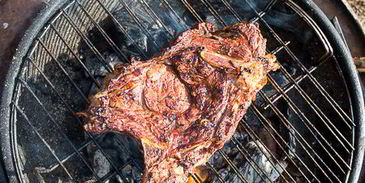 стейк на косточке на углях