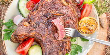 стейк на косточке на углях