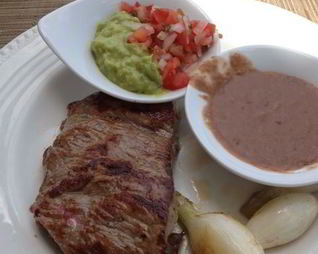 Стейк с гуакамоле