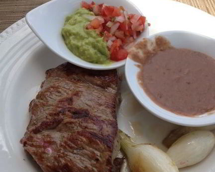 Стейк с гуакамоле