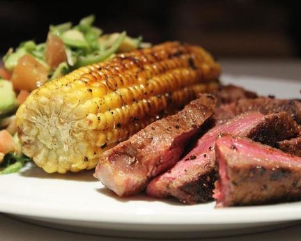 Стейк с овощами на гриле