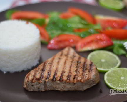 Стейк тунца на гриле