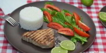 стейк тунца на гриле