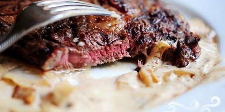 Рецепт стейка в сырном соусе