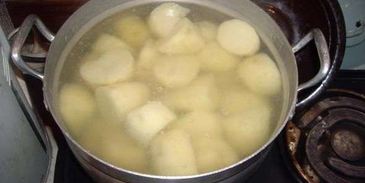 стейки на решетке и картошка-трясучка