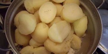 стейки на решетке и картошка-трясучка