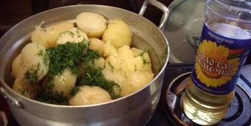 стейки на решетке и картошка-трясучка