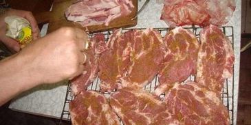 стейки на решетке и картошка-трясучка