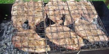 стейки на решетке и картошка-трясучка