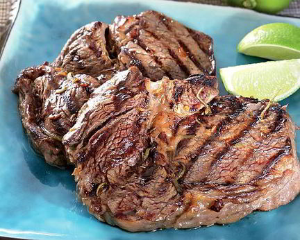 Стейки в пикантном маринаде из лайма и ананаса