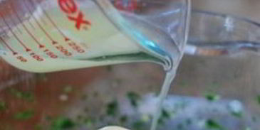 стейки в зеленом маринаде