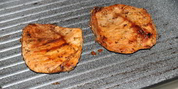 свиной стейк-гриль с ароматными травами