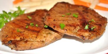 свиной стейк-гриль с ароматными травами