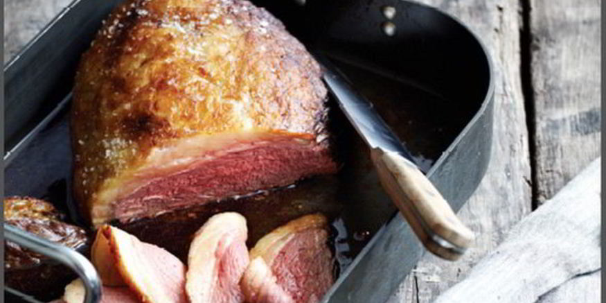 Рецепт запеченного стейка из костреца с черничным соусом