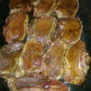 Рецепт Запеченых свиных стейков в чесночном соусе