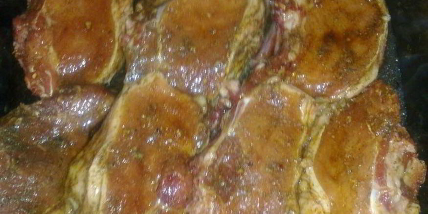 Рецепт запеченых свиных стейков в чесночном соусе