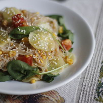 Стеклянная лапша с кукурузой и имбирным соусом
