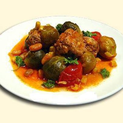 Брюссельськая капуста с тефтельками в соусе