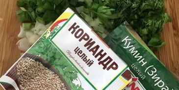 домашние тефтели в томатном соусе с зеленым булгуром