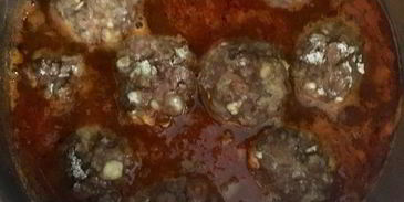 домашние тефтели в томатном соусе с зеленым булгуром