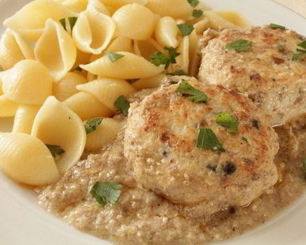 Куриные тефтели в пикантном грибном соусе