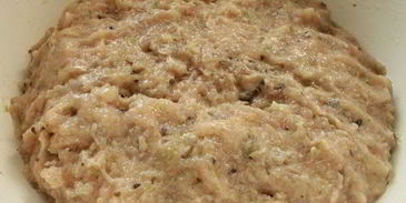 куриные тефтели в пикантном грибном соусе