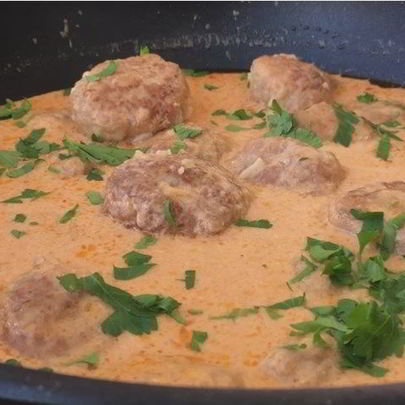 Очень нежные тефтели в томатно-сметанном соусе