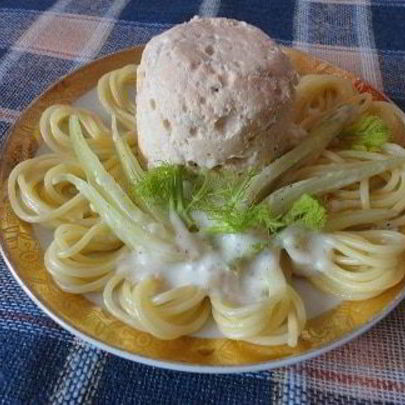 Рыбные тефтели в гнезде из спагетти со сливочным соусом