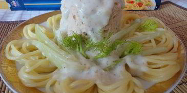 рыбные тефтели в гнезде из спагетти со сливочным соусом