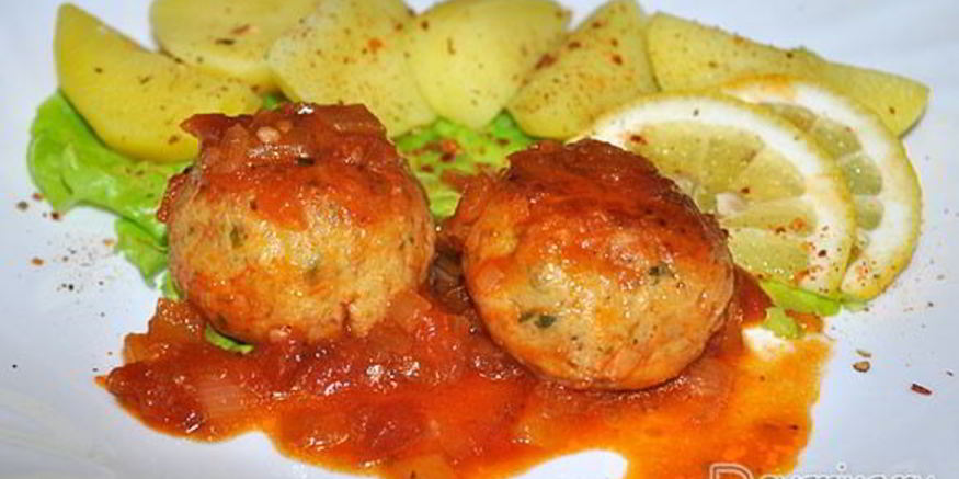 Рецепт рыбных тефтелей в соево-томатном соусе