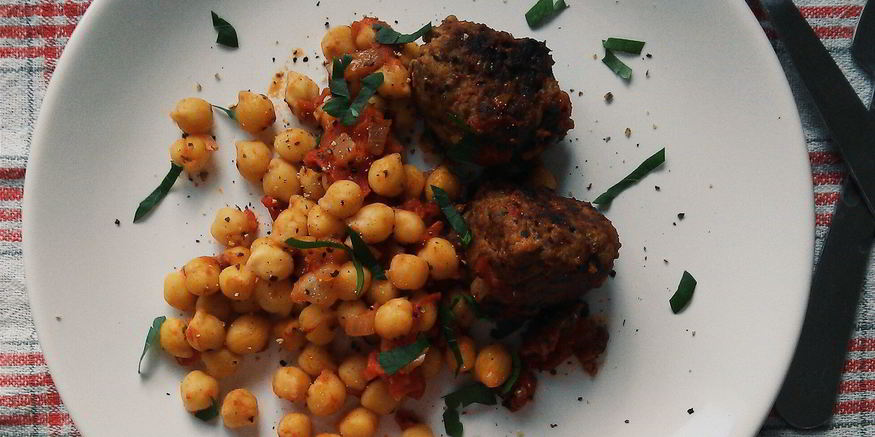 Рецепт тефтелей и нут в томатном соусе