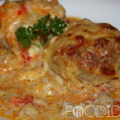 Тефтели под сметанным соусом в духовке