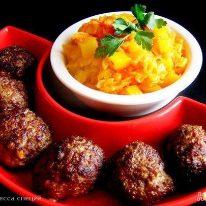 Тефтели с бананами, кешью и карри