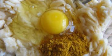 тефтели с бананами, кешью и карри